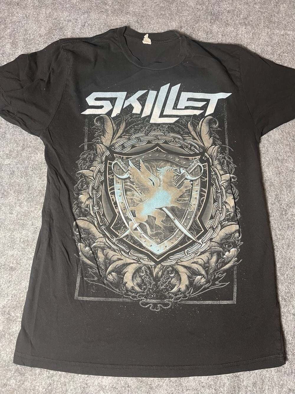 Skillet Christian Rock Band Crest Shield Graphic T-Shirt Black Women’s M